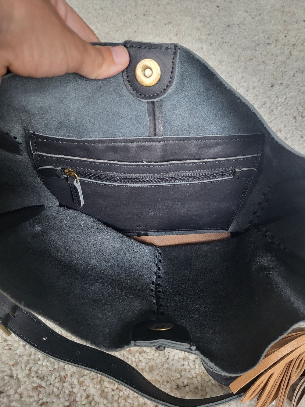 The Sak Los Feliz Black 100% Leather Crossbody Bag With Snap Enclosure - Picture 3 of 4